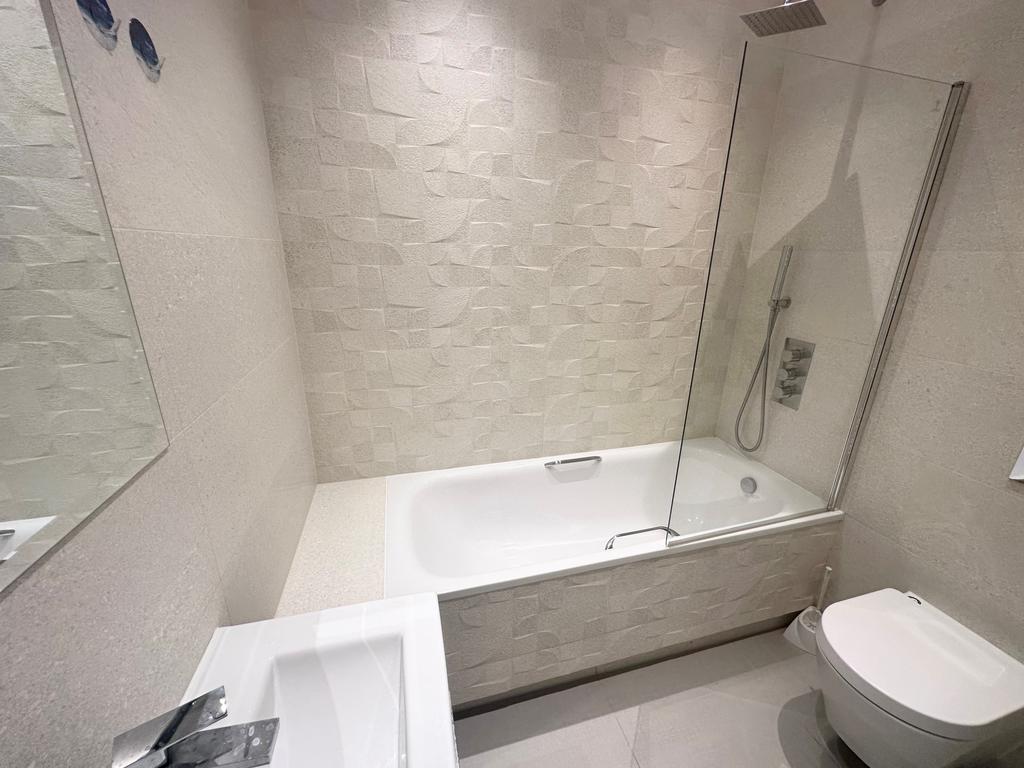 16 Forth bathroom