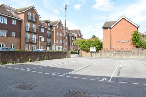 2 bedroom apartment for sale, Lumley Road, Horley, RH6