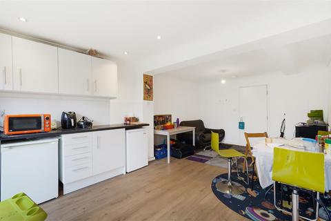 34 Holroyd Road, Claygate, Esher, KT10 0LG