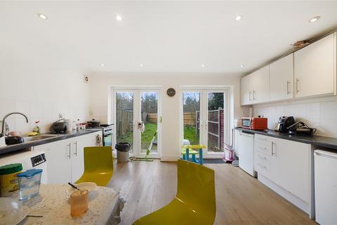 34 Holroyd Road, Claygate, Esher, KT10 0LG
