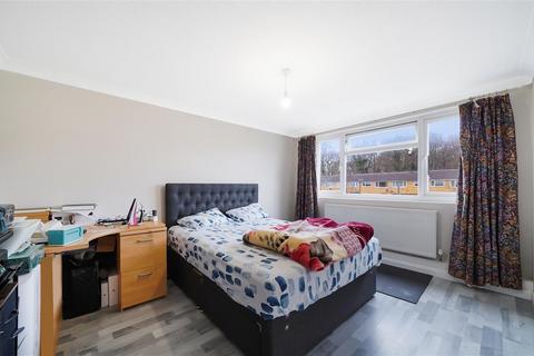 34 Holroyd Road, Claygate, Esher, KT10 0LG