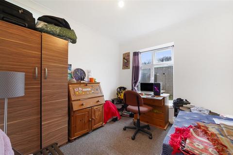 34 Holroyd Road, Claygate, Esher, KT10 0LG