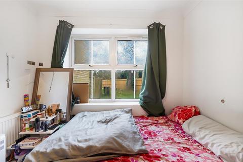 34 Holroyd Road, Claygate, Esher, KT10 0LG