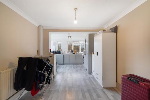 34 Holroyd Road, Claygate, Esher, KT10 0LG