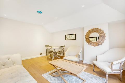 2 bedroom apartment to rent, Ennismore Gardens Knightsbridge SW7