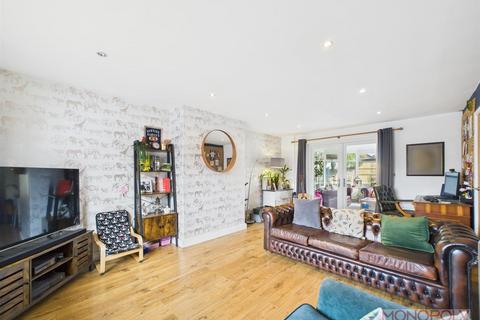4 bedroom semi-detached house for sale, Chestnut Close, Gresford, Wrexham