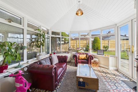 4 bedroom semi-detached house for sale, Chestnut Close, Gresford, Wrexham
