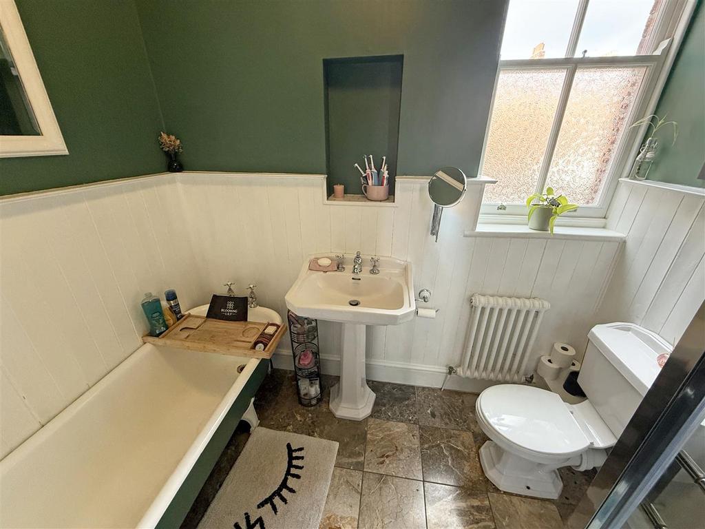 Bathroom.jpg