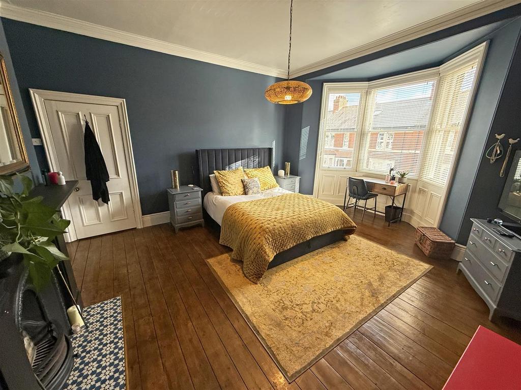 Bedroom 1.jpg