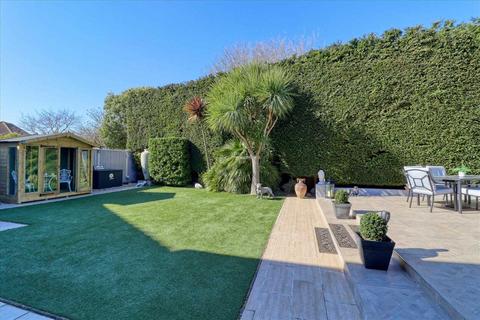 2 Bexhill Close, Clacton-on-sea, CO15 1XU