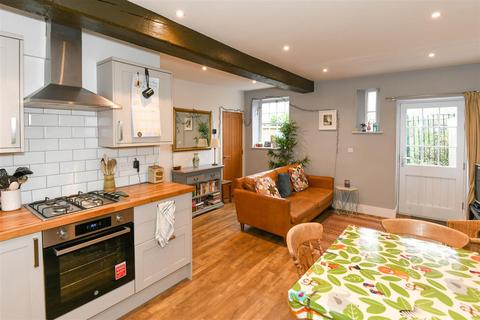 3 bedroom townhouse for sale, Polebarn Road, Trowbridge