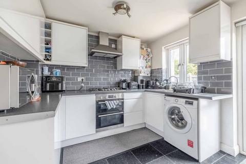 9 Thorn Drive, George Green, Slough, SL3 6SA