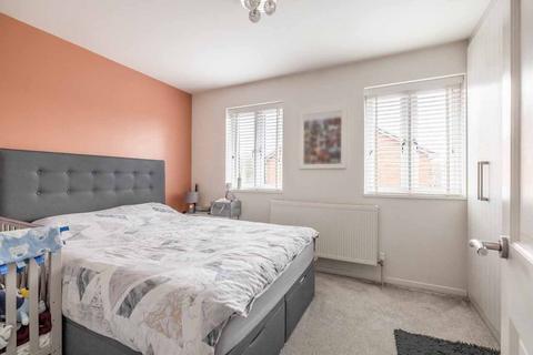 9 Thorn Drive, George Green, Slough, SL3 6SA
