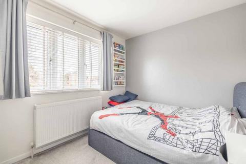 9 Thorn Drive, George Green, Slough, SL3 6SA