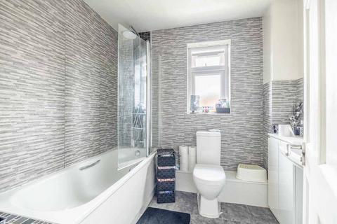 9 Thorn Drive, George Green, Slough, SL3 6SA