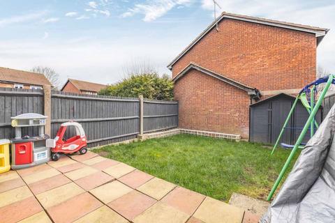 9 Thorn Drive, George Green, Slough, SL3 6SA