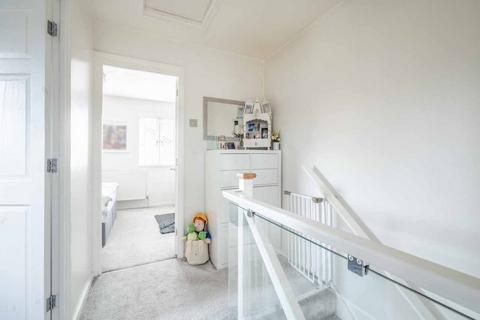 9 Thorn Drive, George Green, Slough, SL3 6SA