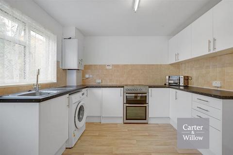 3 bedroom terraced house to rent, Atkinson Road, Custom House, London