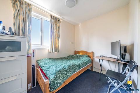 3 bedroom terraced house for sale, Park Barn Drive, Surrey GU2