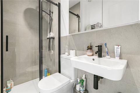 1 bedroom in a house share to rent, Lower Richmond Road, London, SW15