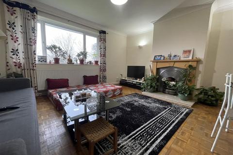 2 bedroom flat to rent, Kenilworth Court Hempstead Road Watford