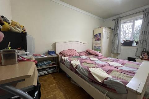 2 bedroom flat to rent, Kenilworth Court Hempstead Road Watford