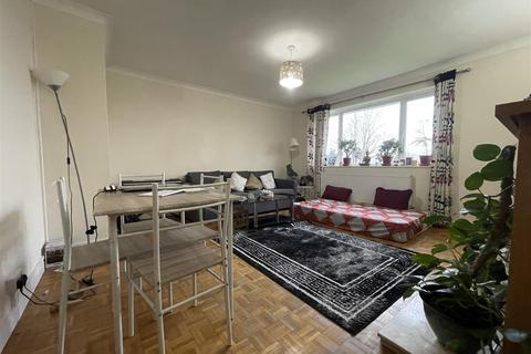 2 bedroom flat to rent, Kenilworth Court Hempstead Road Watford