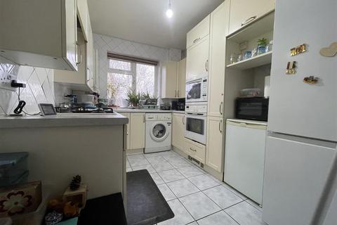 2 bedroom flat to rent, Kenilworth Court Hempstead Road Watford
