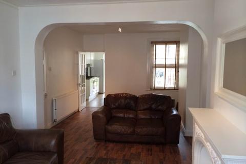3 bedroom terraced house for sale, Whalebone Avenue, Chadwell Heath