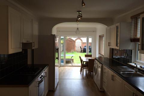 3 bedroom terraced house for sale, Whalebone Avenue, Chadwell Heath