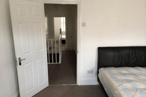 6 Whalebone Avenue, Romford, RM6 6DA