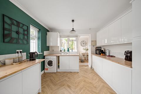 17 Edgehill Gardens, Istead Rise, Gravesend, DA13 9JU