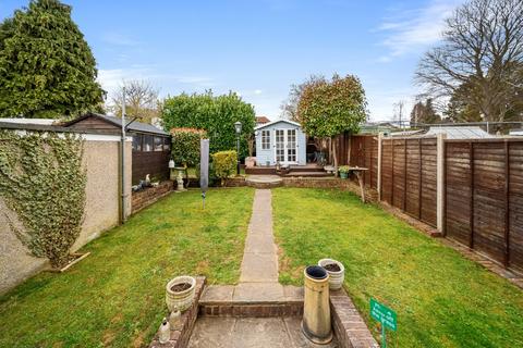 17 Edgehill Gardens, Istead Rise, Gravesend, DA13 9JU