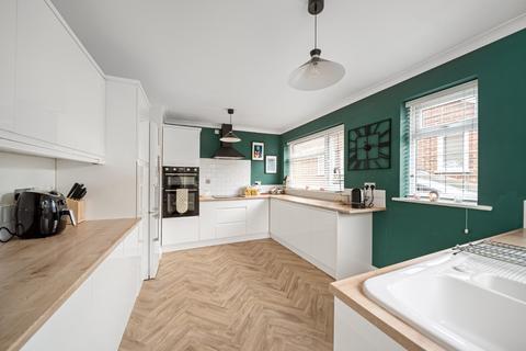 4 bedroom chalet for sale, Edgehill Gardens, Gravesend DA13