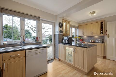5 bedroom semi-detached house for sale, Highfield Road, Hornchurch, RM12