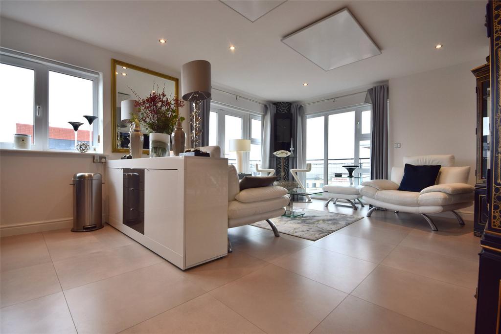 Lounge/Kitchen