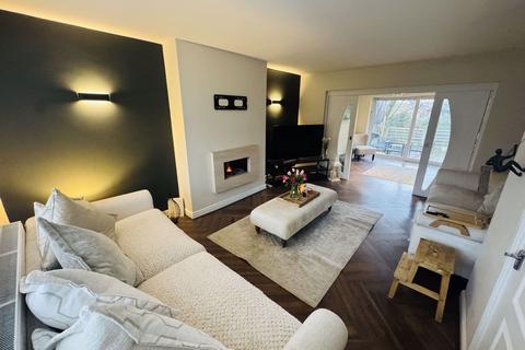 4 bedroom property for sale, Upper Mead, Bromley Cross, Bolton, BL7