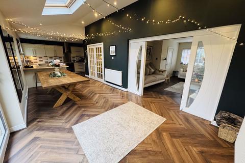 4 bedroom property for sale, Upper Mead, Bromley Cross, Bolton, BL7