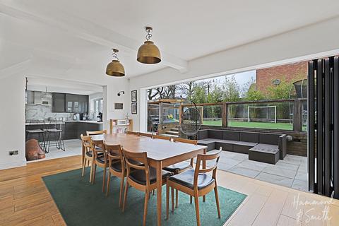 4 bedroom detached house for sale, Allnutts Road, Epping CM16