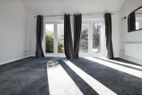 3 bedroom semi-detached house to rent, Winsbury Way, Bristol BS32