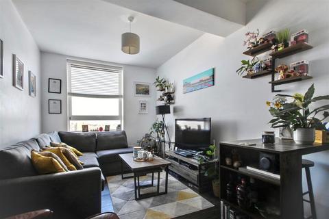 1 bedroom flat for sale, Skyline Apartments, The Causeway, Goring-By-Sea