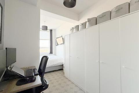 1 bedroom flat for sale, Skyline Apartments, The Causeway, Goring-By-Sea