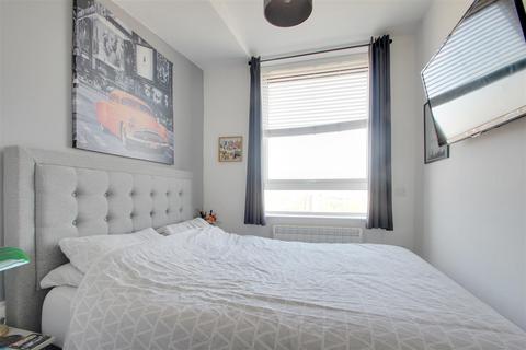 1 bedroom flat for sale, Skyline Apartments, The Causeway, Goring-By-Sea