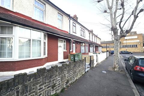 5 bedroom terraced house to rent, Gardner Road, London E13