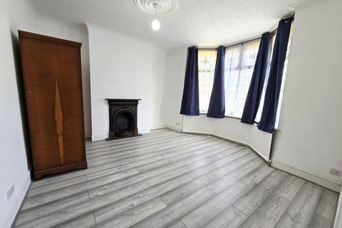 5 bedroom terraced house to rent, Gardner Road, London E13