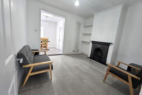 5 bedroom terraced house to rent, Gardner Road, London E13