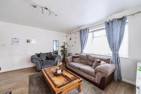 2 bedroom flat for sale, Chichele Road, London, NW2