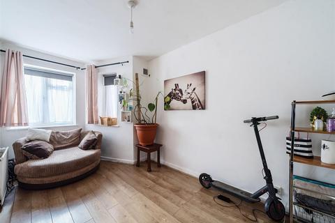 2 bedroom flat for sale, Chichele Road, London, NW2