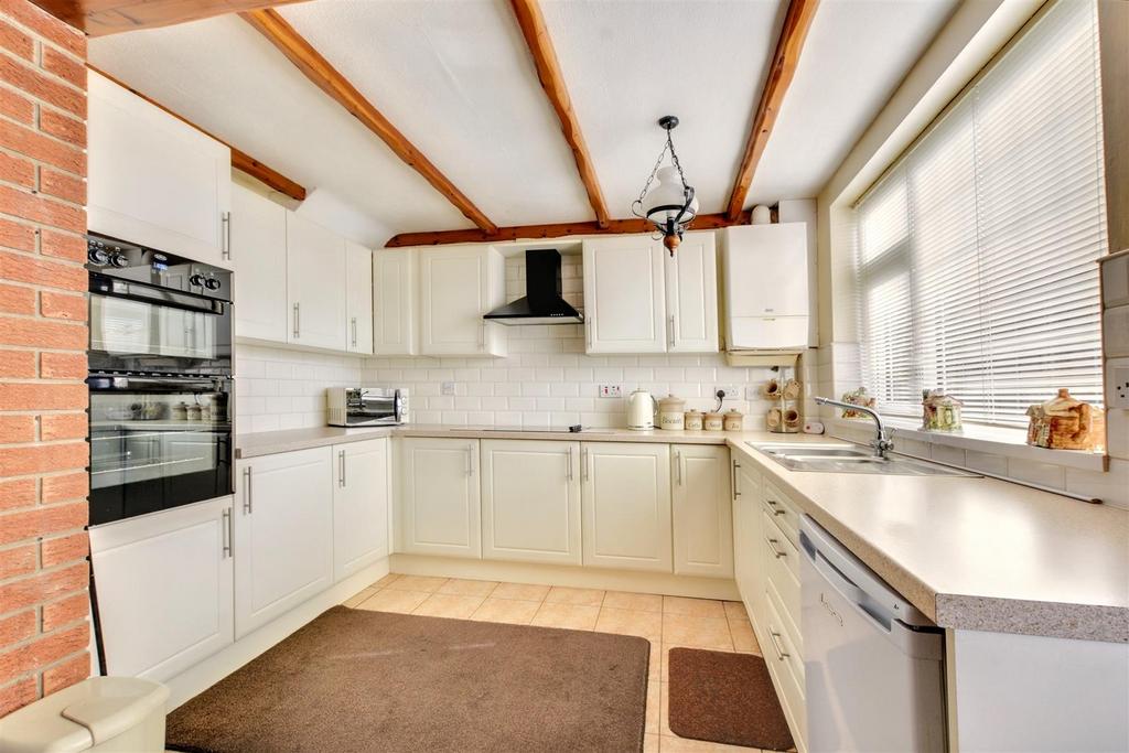 Kitchen 1.jpeg