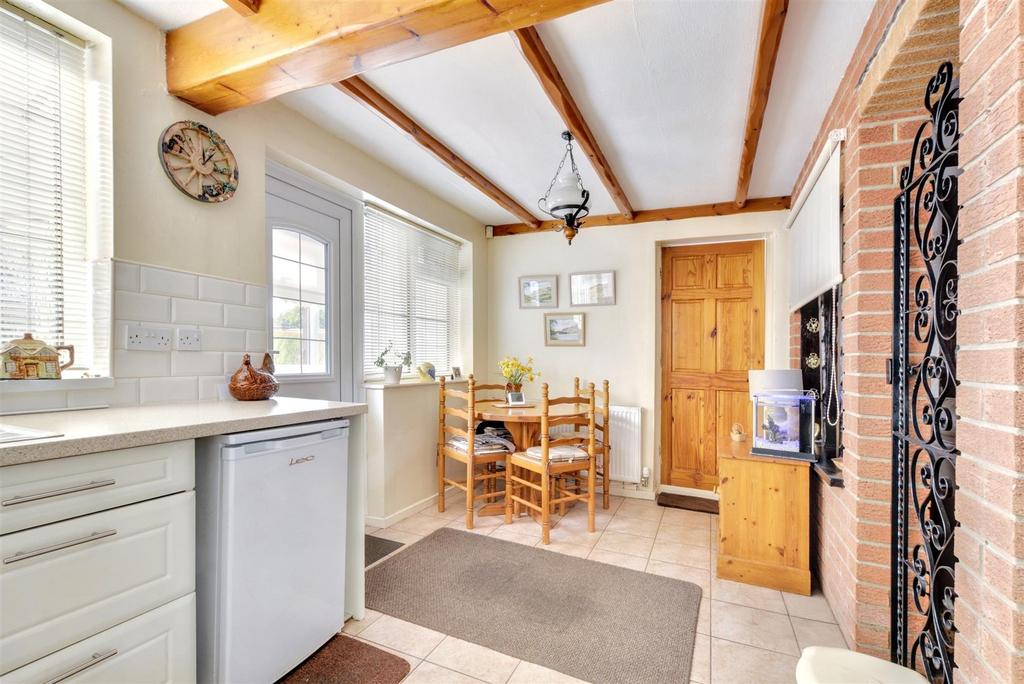 Kitchen 4.jpeg